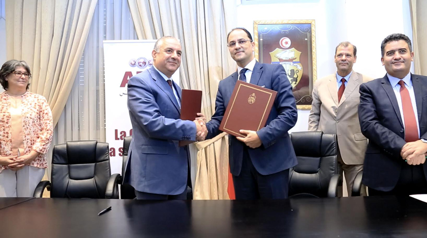 اتفاقية شراكة: البنك العربي لتونس ووزارة التربية معا ضمن مشروع رقمنه المدرسة التونسية