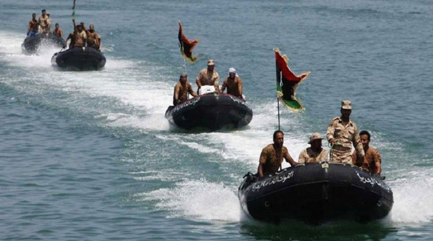 خفر السواحل الليبي يشتبك مع مهربين ويقتل أربعة منهم
