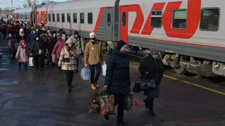 وصول أكثر من 11,5 ألف لاجئ من دونباس إلى روسيا خلال اليوم الماضي thumbnail