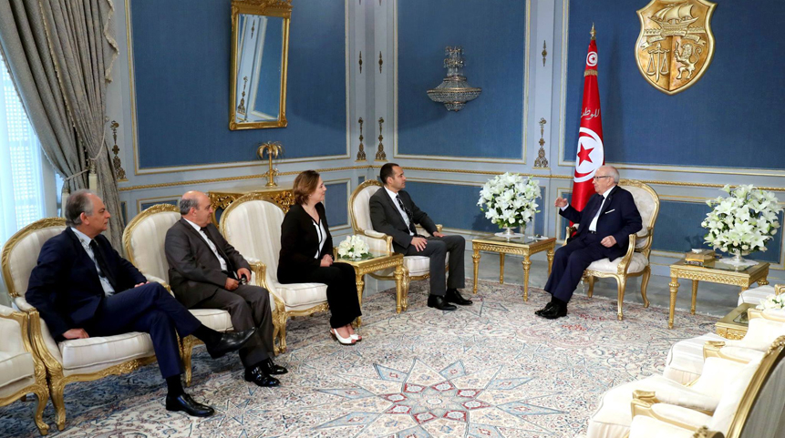 قايد السبسي يلتقي وفدا عن حزب آفاق تونس