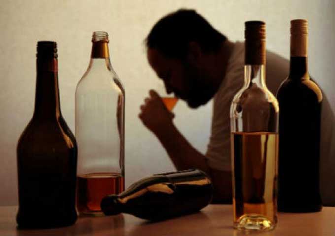 تناول الكحول وزيادة فرص الإصابة بالخرف في سن مبكرة