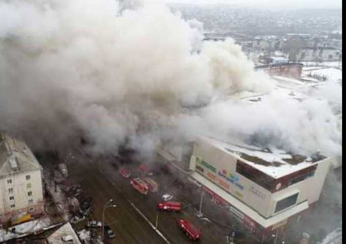 حريق في مركز تجاري في سيبيريا يخلف 53 قتيلا  