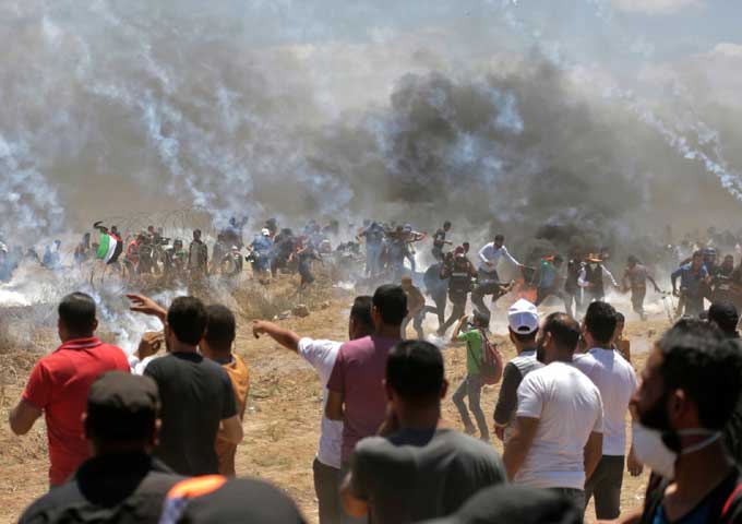 استشهاد عشرات الفلسطينيين بغزة على يد قوات الاحتلال الاسرائيلي مع افتتاح سفارة الولايات المتحدة بالقدس