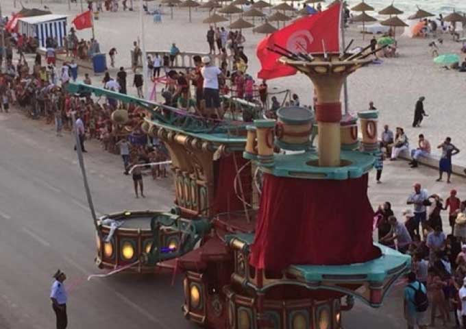 مهرجان "أوسو" بسوسة: الشماريخ تضئ الليلة سماء شاطئ بوجعفر 