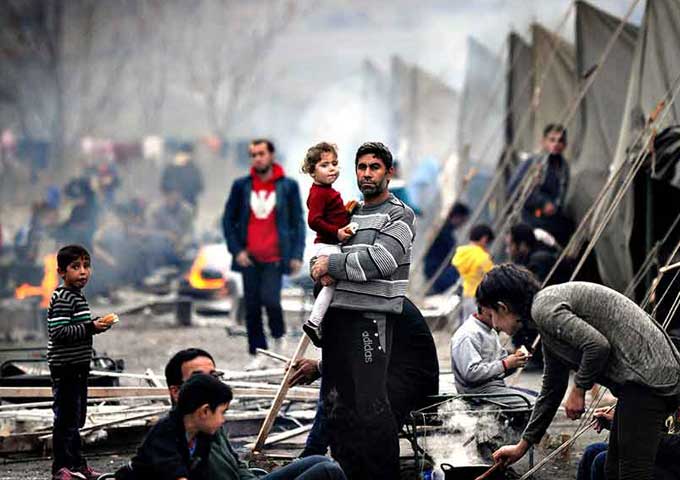 وزير لبناني يحذر من تدهور أوضاع اللاجئين السوريين