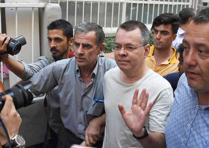 محكمة تركية ترفض إطلاق سراح قس أمريكي محتجز