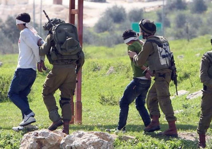 قوات الاحتلال الصهيوني تعتقل 14 فلسطينيًا من محافظات الضفة