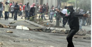 إصابة 100 فلسطيني في مواجهات مع قوات الاحتلال الإسرائيلي