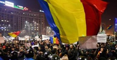 احتجاجات في رومانيا ضد محاولة الإفراج عن مسؤولين مسجونين في قضايا فساد